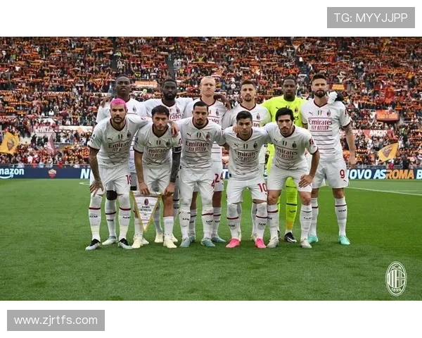 莱奥进球后深情拥抱迈尼昂力挺